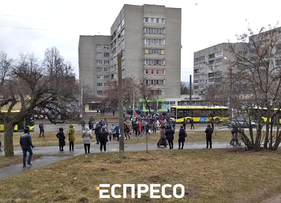 протест біля поліклініки у Львові